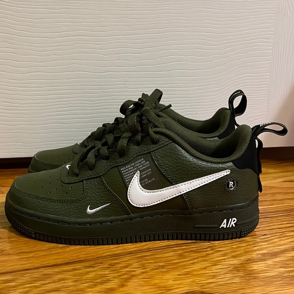 nike army green sneakers
